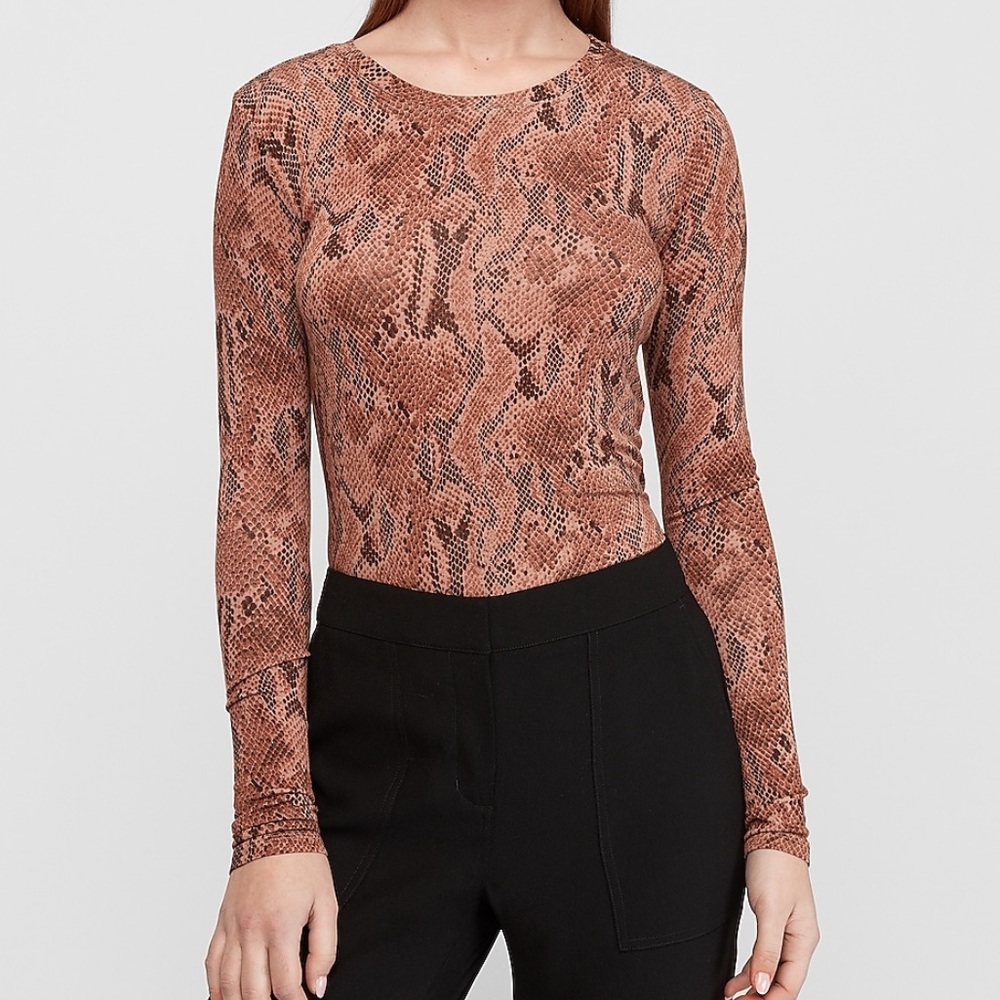 Snakeskin print tee